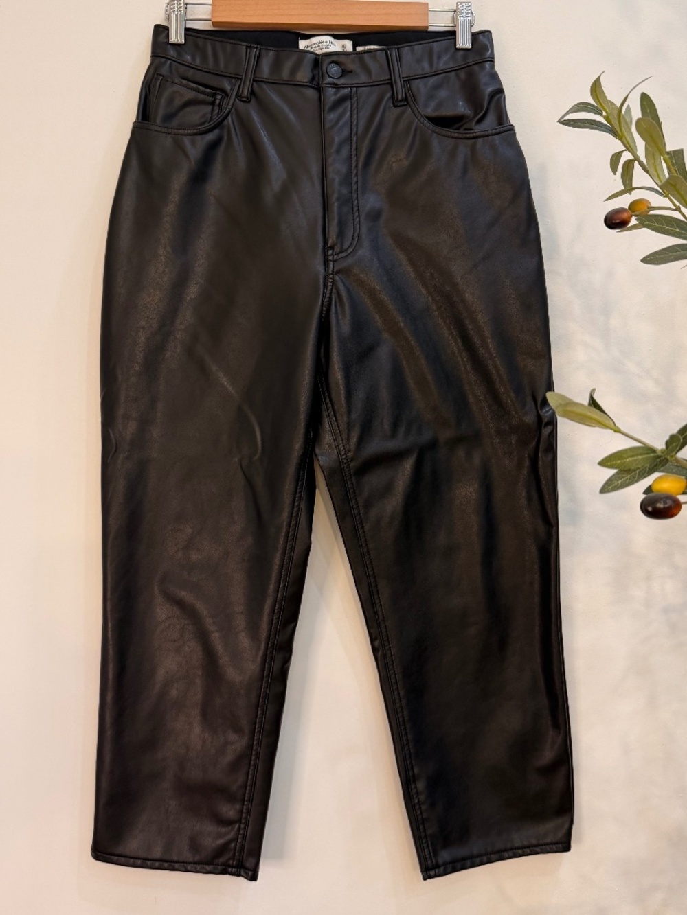 Abercrombie Curve Love Vegan Leather Ultra High Rise Ankle Straight Pants Women'